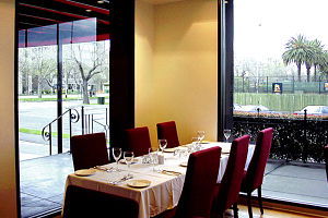 Red Terrace - Restaurant Guide 0