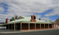 Huntington Tavern - Restaurant Guide 0