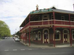 Ryans Hotel - Restaurant Guide 0
