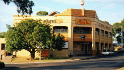 Royal Hotel Drouin - Restaurant Guide