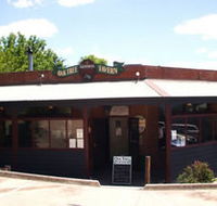 The Oak Tree Tavern - Restaurant Guide