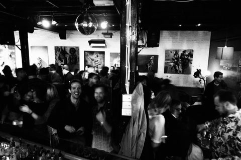 Fad Gallery - Restaurant Guide 2