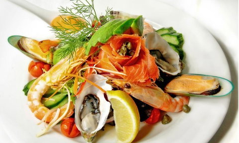 Grumpys Barefoot Bar, Steak & Seafood Grill - Restaurant Guide 2