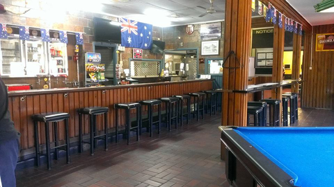 Lakes Creek Hotel - Restaurant Guide 2