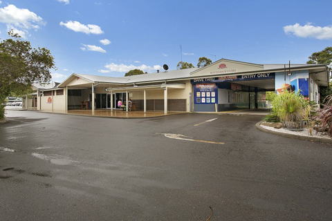 Lakeside Village Tavern - Restaurant Guide 3