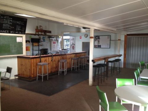 Star Hotel Motel - Restaurant Guide 2