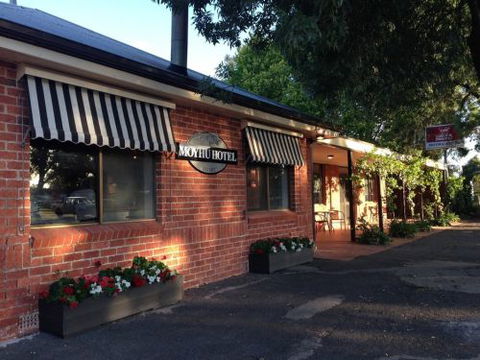 Moyhu Hotel - Restaurant Guide 0