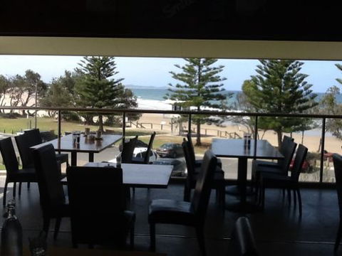 Fat Fish Beachfront Bistro - Restaurant Guide 0