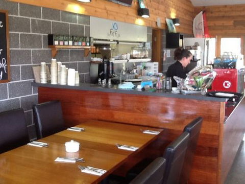 Fat Fish Beachfront Bistro - Restaurant Guide 2