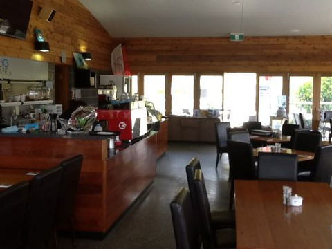 Fat Fish Beachfront Bistro - Restaurant Guide 3