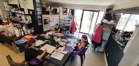 School Holidays - Kids Art Class - Painting - Restaurant Guide 2