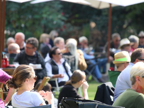 Music In The Gardens - Mitch King - Restaurant Guide 1