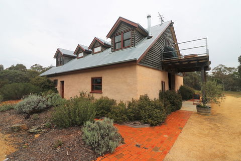 Yarralaw Springs Wines  - Cellar Door Wine Tasting - Restaurant Guide 2