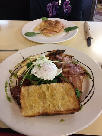 Mecca Cafe - Restaurant Guide 0