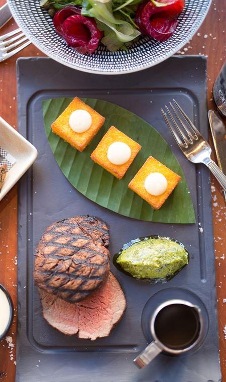 Rhonda's Bar - Restaurant Guide 4