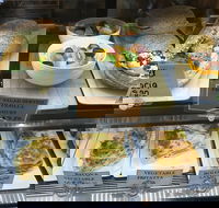 Ducky in the Field - Restaurant Guide