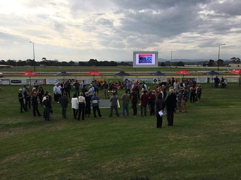 Moe Racing Club - Restaurant Guide 0