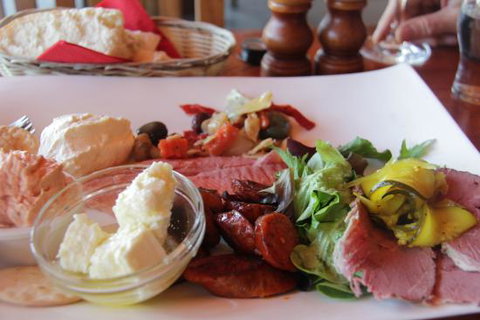 Tuki Retreat - Restaurant Guide 0