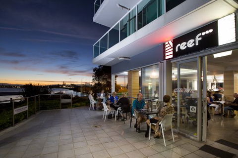Reef Bar Grill - Restaurant Guide 0