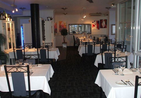 Cazzy's At The Top - Restaurant Guide 4