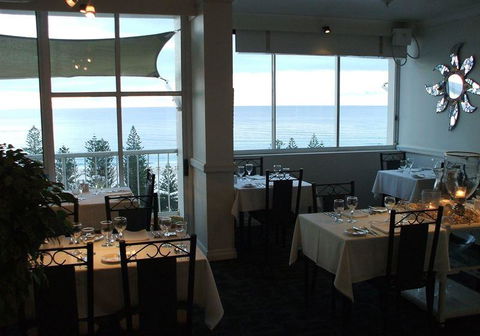 Cazzy's At The Top - Restaurant Guide 6
