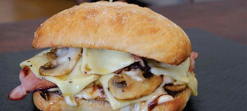 Reelax Cafe & Takeaway - Restaurant Guide 1