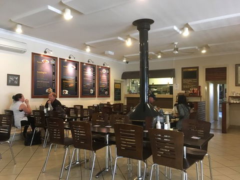 Parkview Hotel - Restaurant Guide 0