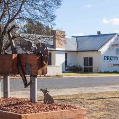 Pretty Pine Hotel Deniliquin