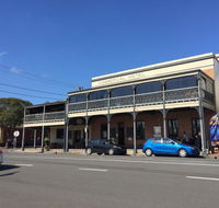 Commercial Hotel - Restaurant Guide