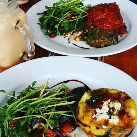 Green Room Cafe & Fruit - Restaurant Guide 0