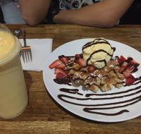 Clyde Treats Petite Yum - Restaurant Guide
