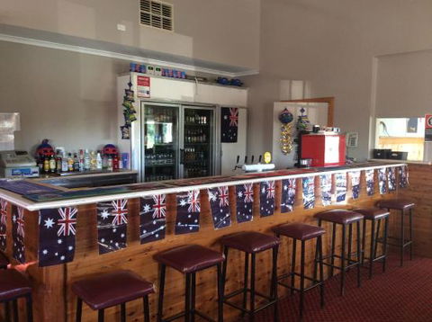 Ivanhoe Hotel Motel - Restaurant Guide 0
