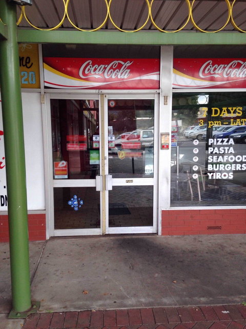 Pizza Capri - Restaurant Guide 0