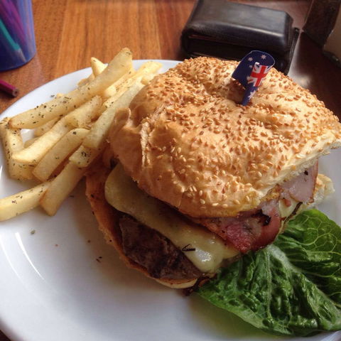 The Red Parrot Cafe - Restaurant Guide 0