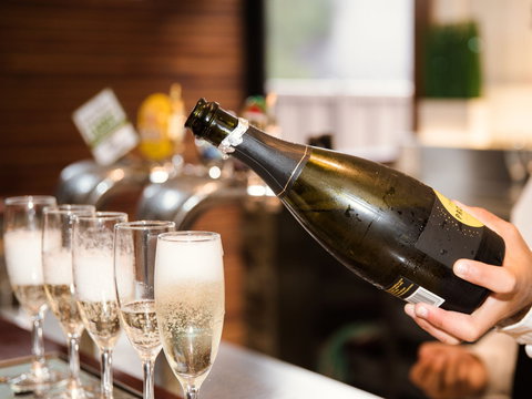 Towradgi Beach Hotel & Waves - Restaurant Guide 2