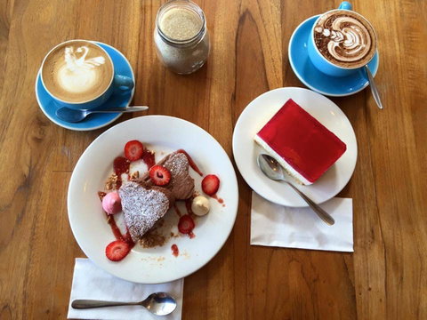 Cafe N Addictions - Restaurant Guide 0