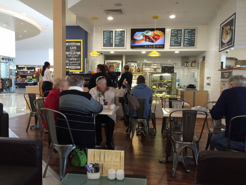 Debonair's Cafe - Restaurant Guide 0