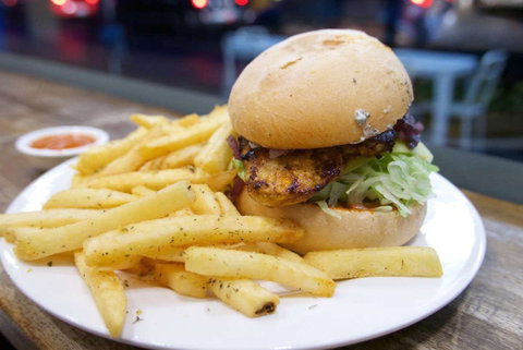 Smokey Chooks - Restaurant Guide 0