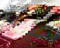 Nanna's Antiques and Cafe