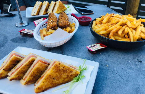 Offshore Cafe & Restaurant - Restaurant Guide 0