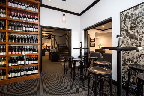 Deco Wine Bar And Restaurant - Restaurant Guide 1
