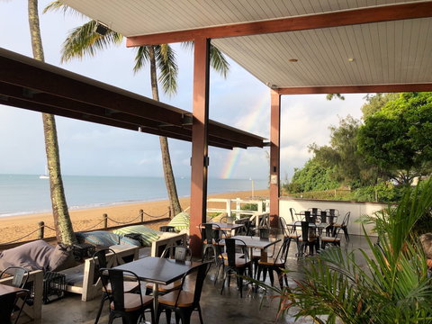 Enzo's On The Beach - Restaurant Guide 0