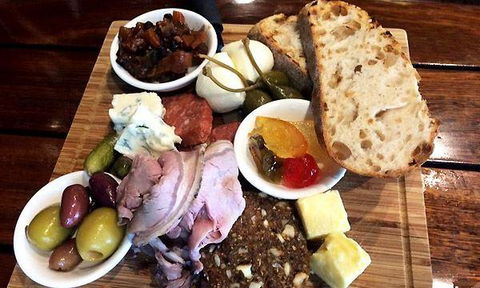 Secrets On The Lake - Restaurant Guide 10