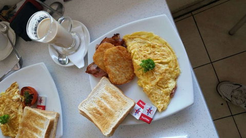 Cafe Amphora - Restaurant Guide 0