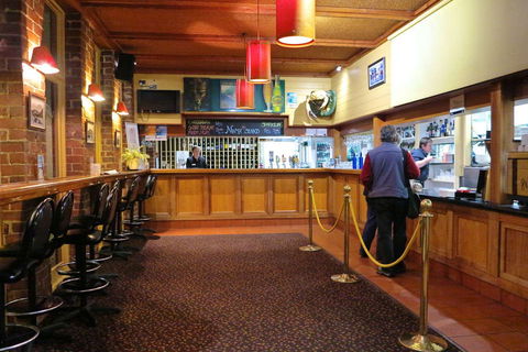Hamers Hotel Bar And Grill - Restaurant Guide 0