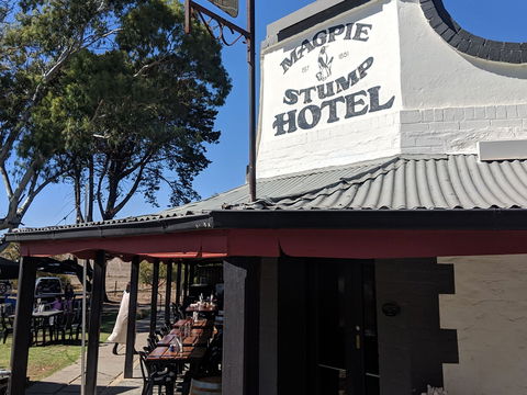 Magpie And Stump Hotel - Restaurant Guide 0