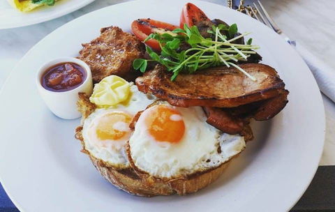 Monty's Place - Restaurant Guide 0