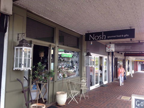 Nosh Gourmet - Restaurant Guide 0
