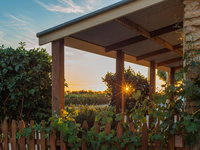 Caf in the Vines