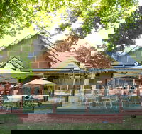 Pipers By The Lake - Restaurant Guide